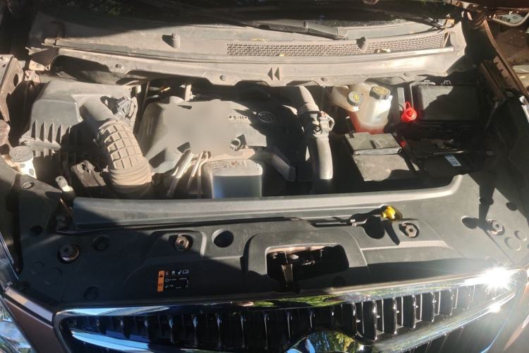 Used Buick GL8 2018 28T Prestige Version China VI Standard Engine Bay