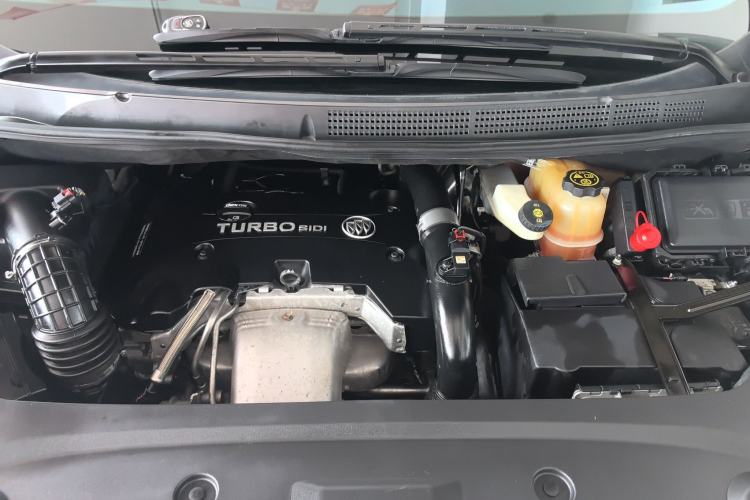 Used Buick GL8 2018 ES 28T Comfort Model China VI Standard Engine Bay