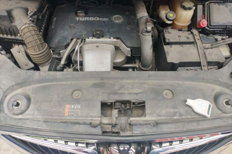 Used Buick GL8 2018 ES 28T Flagship Model China VI Standard Engine Bay