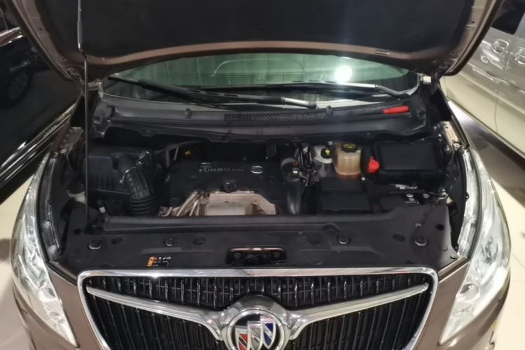 Used Buick GL8 2018 28T Luxury Model China VI Standard Engine Bay