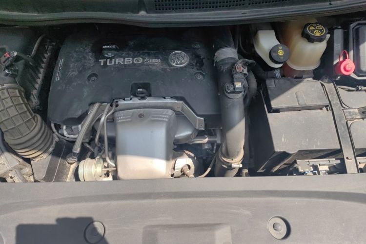 Used Buick GL8 2018 ES 28T Comfort Model China VI Standard Engine Bay