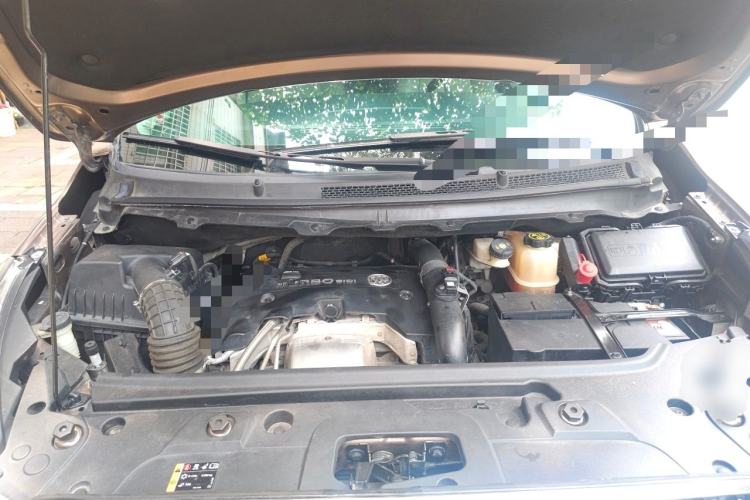 Used Buick GL8 2018 28T Luxury Model China VI Standard Engine Bay