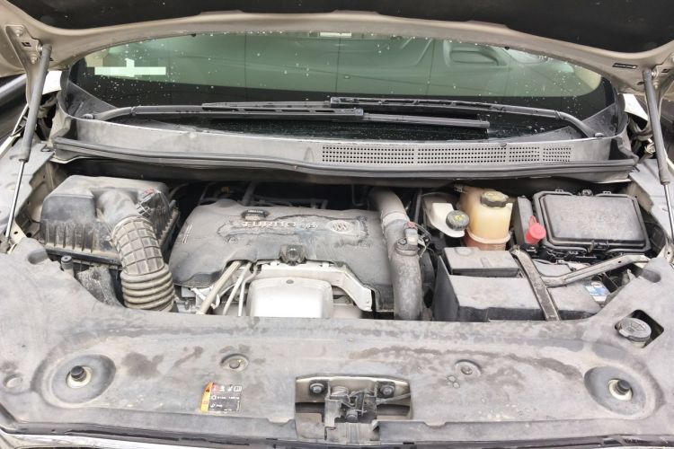 Used Buick GL8 2018 ES 28T Flagship Model China VI Standard Engine Bay