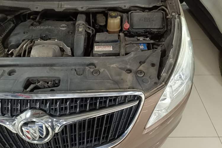 Used Buick GL8 2018 28T Comfort Model China VI Standard Engine Bay Left