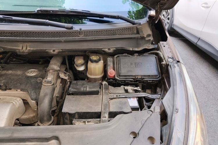 Used Buick GL8 2018 28T Luxury Model China VI Standard Engine Bay Left