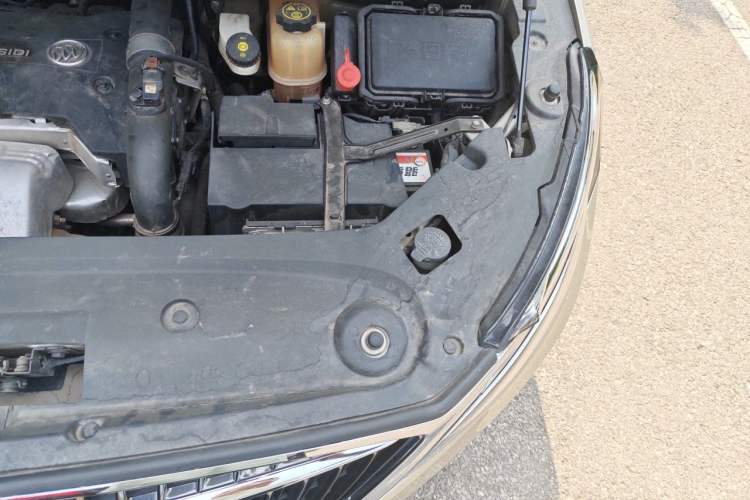 Used Buick GL8 2018 ES 28T Comfort Model China VI Standard Engine Bay Left