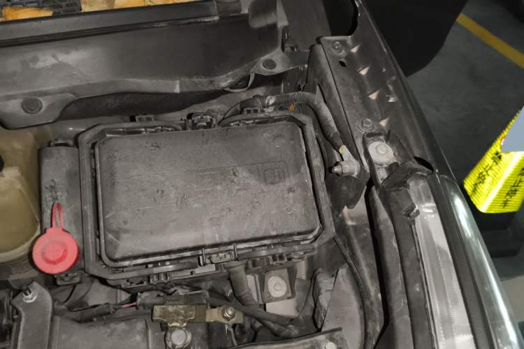 Used Buick GL8 2018 28T Comfort Model China VI Standard Engine Bay Left