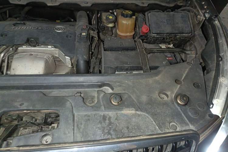 Used Buick GL8 2018 28T Comfort Model China VI Standard Engine Bay Left