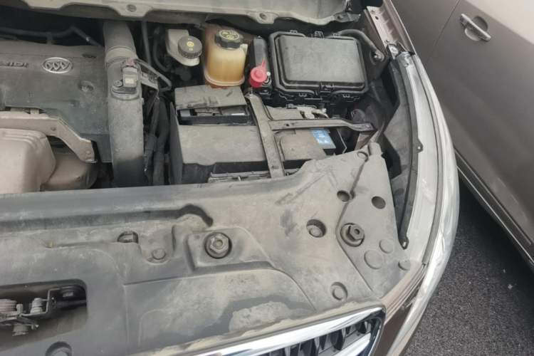 Used Buick GL8 2018 28T Comfort Model China VI Standard Engine Bay Left