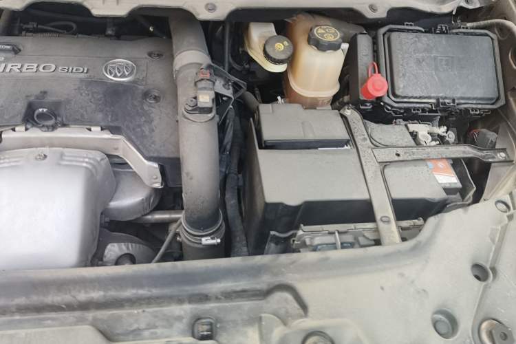 Used Buick GL8 2018 28T Luxury Model China VI Standard Engine Bay Left
