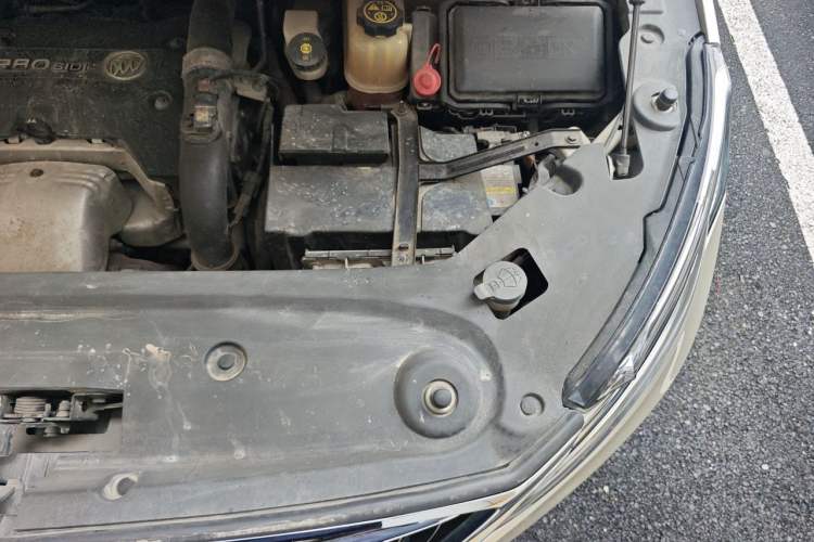 Used Buick GL8 2018 ES 28T Comfort Model China VI Standard Engine Bay Left