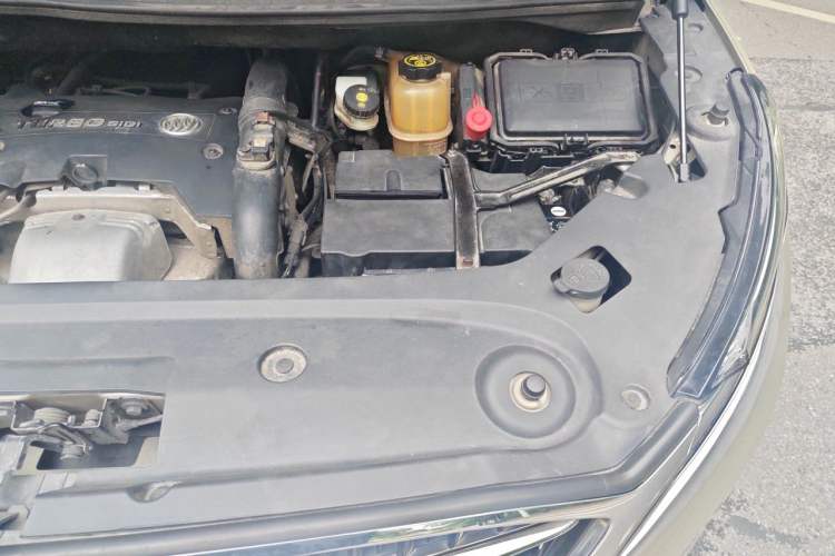 Used Buick GL8 2018 ES 28T Comfort Model China VI Standard Engine Bay Left