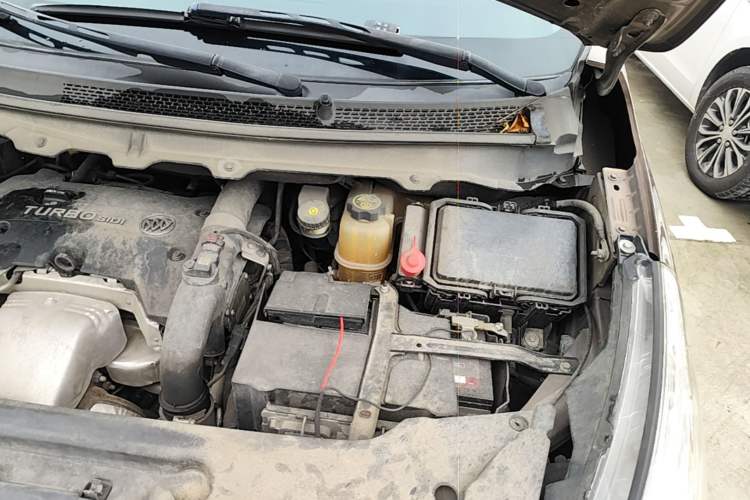 Used Buick GL8 2018 28T Luxury Model China VI Standard Engine Bay Left