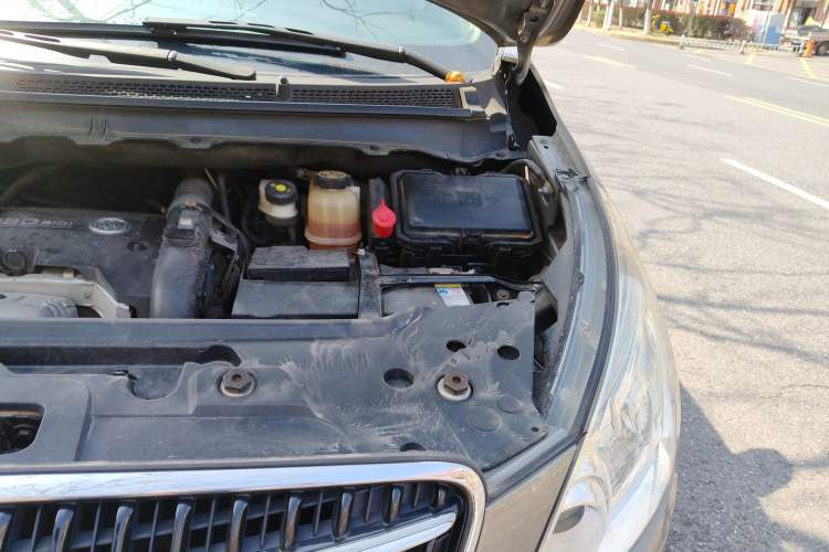 Used Buick GL8 2018 28T Luxury Model China VI Standard Engine Bay Left