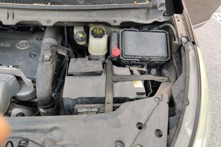 Used Buick GL8 2018 28T Luxury Model China VI Standard Engine Bay Left
