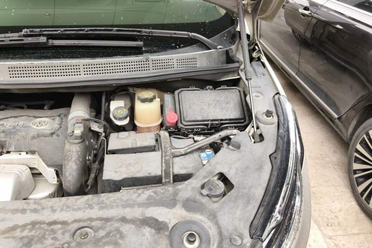 Used Buick GL8 2018 ES 28T Flagship Model China VI Standard Engine Bay Left