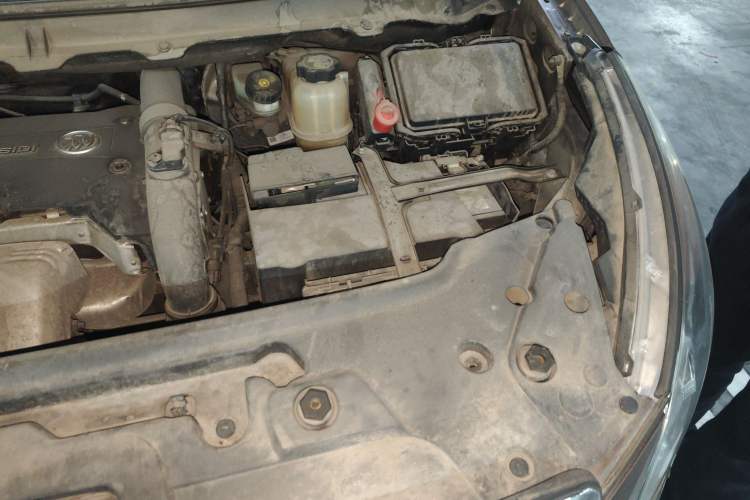 Used Buick GL8 2018 28T Luxury Model China VI Standard Engine Bay Left