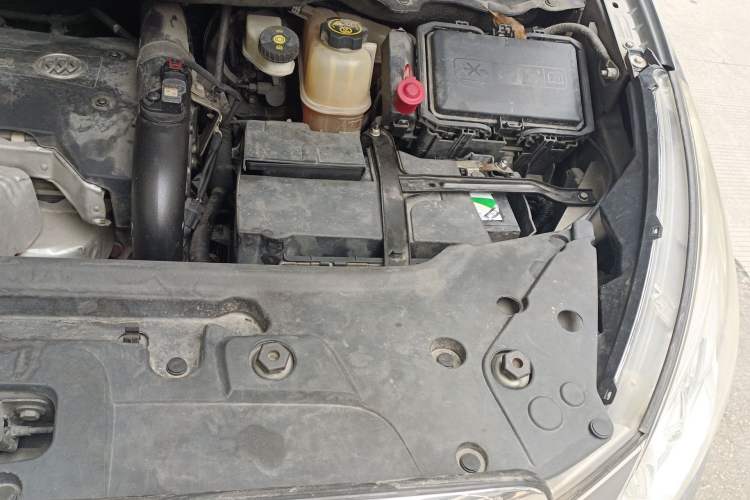 Used Buick GL8 2018 28T Luxury Model China VI Standard Engine Bay Left
