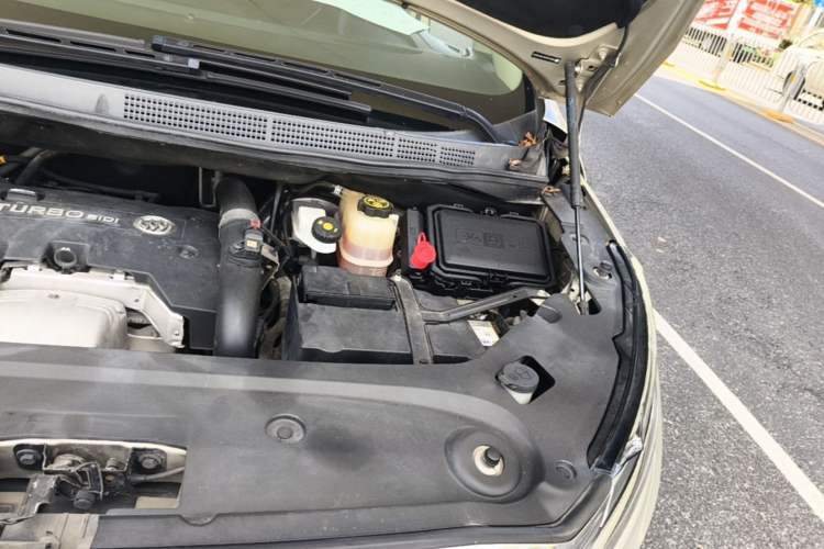 Used Buick GL8 2018 ES 28T Comfort Model China VI Standard Engine Bay Left