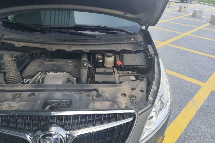 Used Buick GL8 2018 28T Luxury Model China VI Standard Engine Bay Left