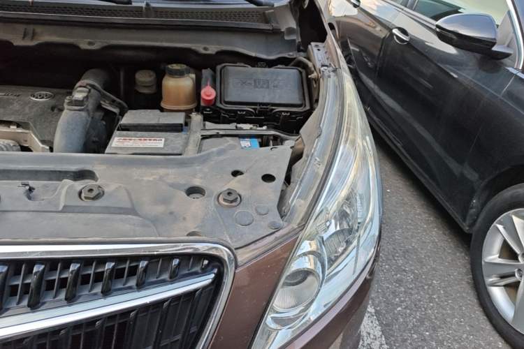 Used Buick GL8 2018 28T Comfort Model China VI Standard Engine Bay Left