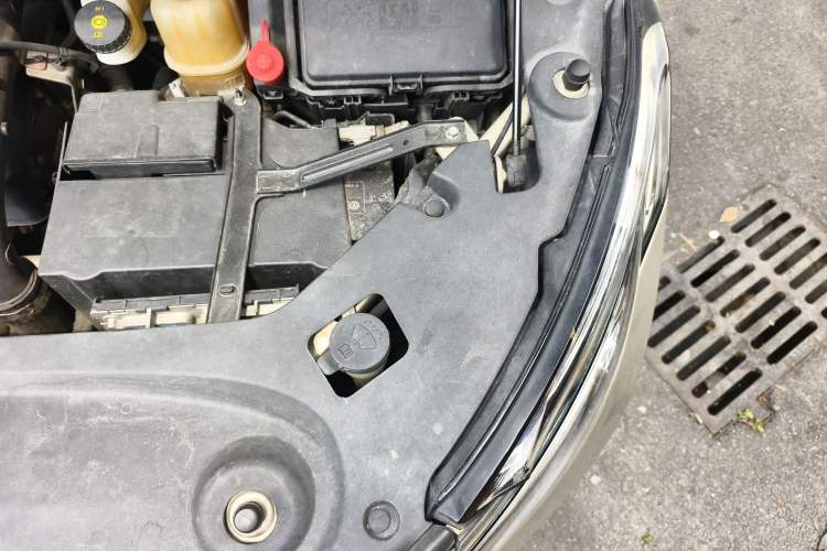 Used Buick GL8 2018 ES 28T Comfort Model China VI Standard Engine Bay Left