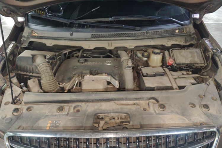 Used Buick GL8 2018 28T Luxury Model China VI Standard Engine Bay