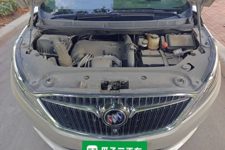 Used Buick GL8 2018 ES 28T Flagship Model China VI Standard Engine Bay