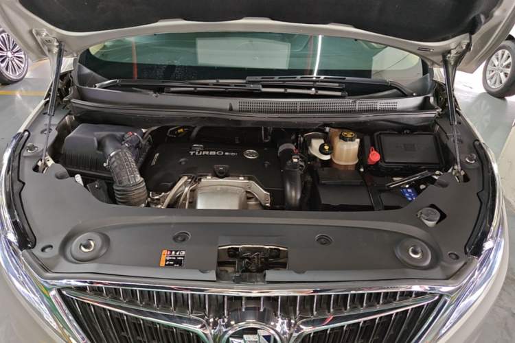 Used Buick GL8 2018 ES 28T Premium Model China VI Standard Engine Bay