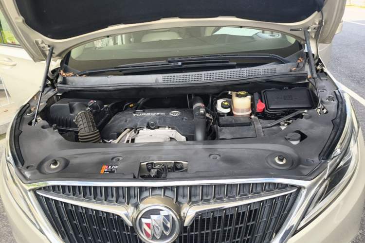 Used Buick GL8 2018 ES 28T Comfort Model China VI Standard Engine Bay