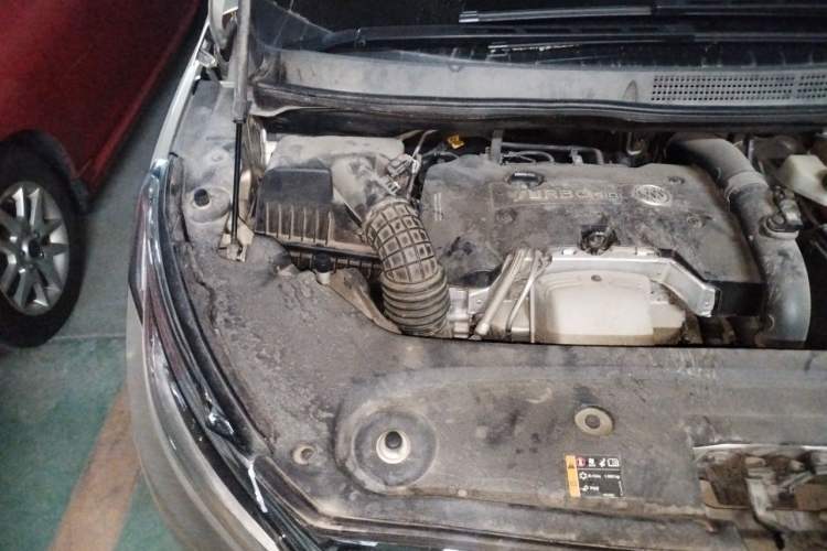 Used Buick GL8 2018 ES 28T Comfort Model China VI Standard Engine Bay Right