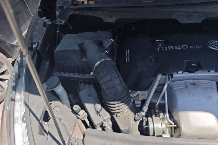 Used Buick GL8 2018 28T Luxury Model China VI Standard Engine Bay Right