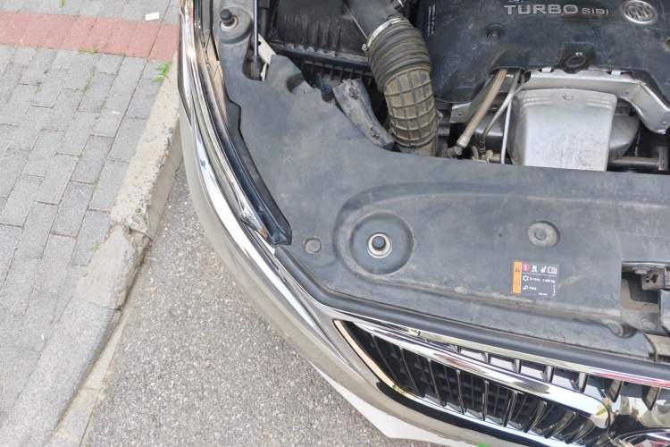 Used Buick GL8 2018 ES 28T Comfort Model China VI Standard Engine Bay Right
