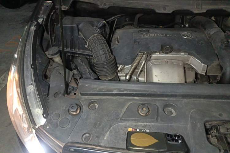 Used Buick GL8 2018 28T Comfort Model China VI Standard Engine Bay Right