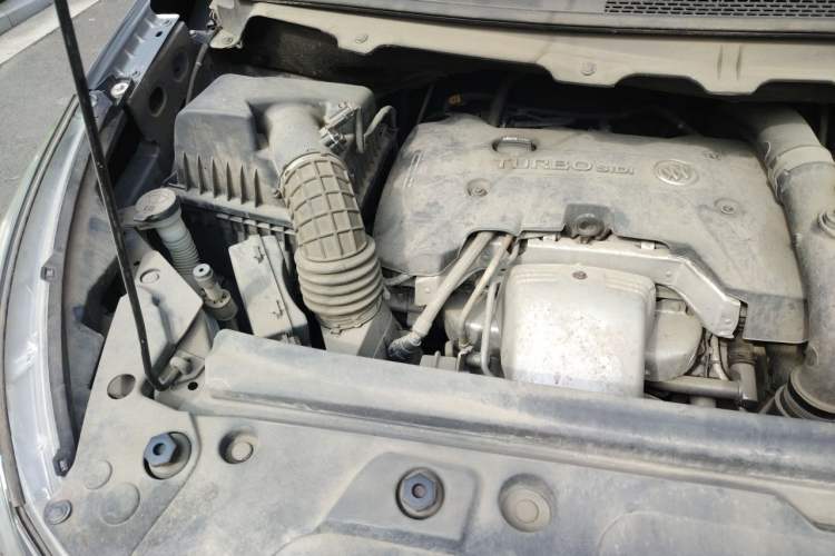Used Buick GL8 2018 28T Luxury Model China VI Standard Engine Bay Right