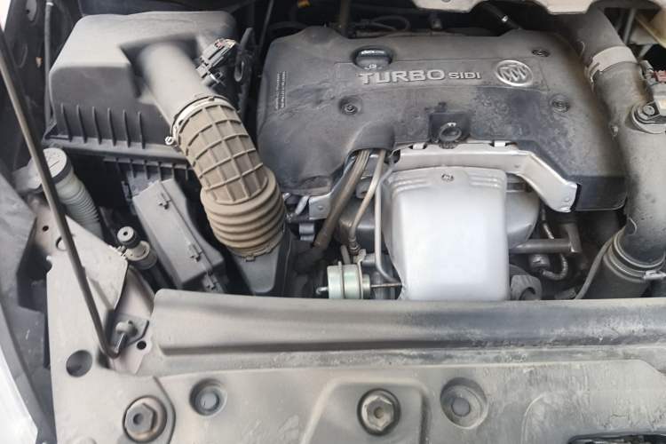 Used Buick GL8 2018 28T Luxury Model China VI Standard Engine Bay Right