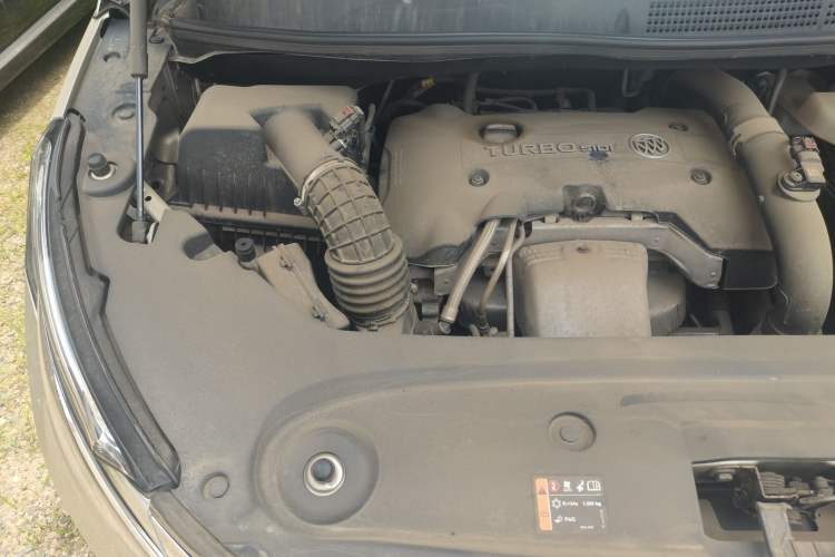 Used Buick GL8 2018 ES 28T Luxury Model China VI Standard Engine Bay Right