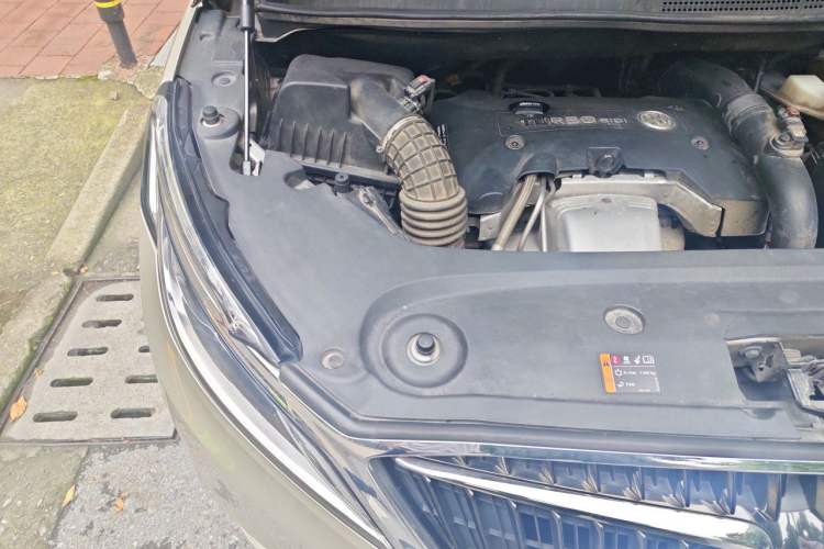 Used Buick GL8 2018 ES 28T Comfort Model China VI Standard Engine Bay Right
