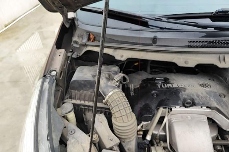 Used Buick GL8 2018 28T Luxury Model China VI Standard Engine Bay Right