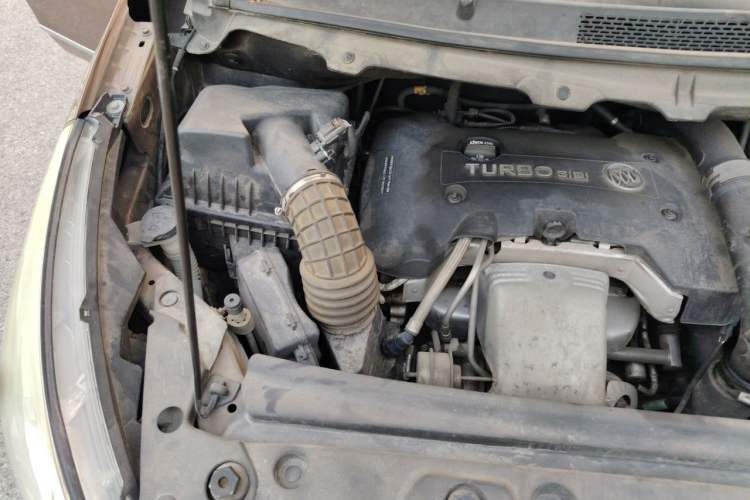 Used Buick GL8 2018 28T Luxury Model China VI Standard Engine Bay Right