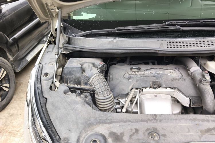 Used Buick GL8 2018 ES 28T Flagship Model China VI Standard Engine Bay Right