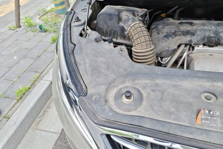 Used Buick GL8 2018 ES 28T Luxury Model China VI Standard Engine Bay Right