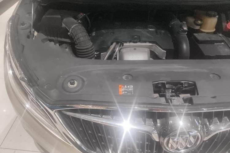 Used Buick GL8 2018 ES 28T Luxury Model China VI Standard Engine Bay Right