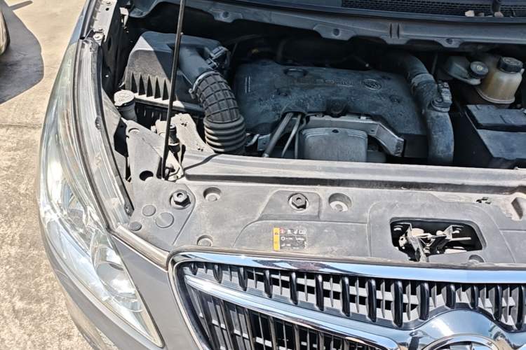 Used Buick GL8 2018 28T Luxury Model China VI Standard Engine Bay Right
