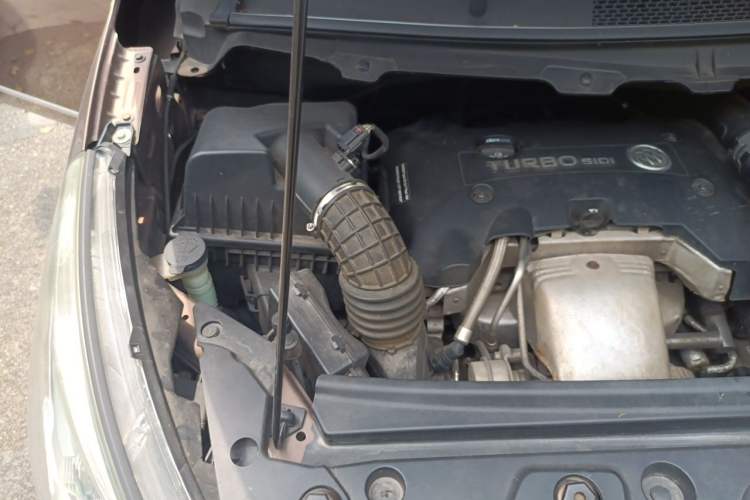 Used Buick GL8 2018 28T Luxury Model China VI Standard Engine Bay Right