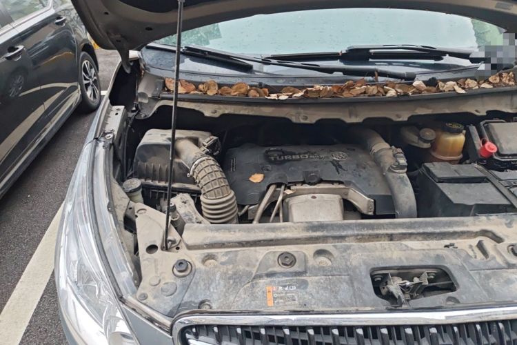 Used Buick GL8 2018 28T Comfort Model China VI Standard Engine Bay Right