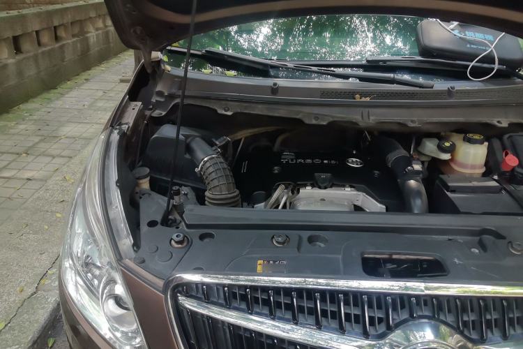 Used Buick GL8 2018 28T Luxury Model China VI Standard Engine Bay Right