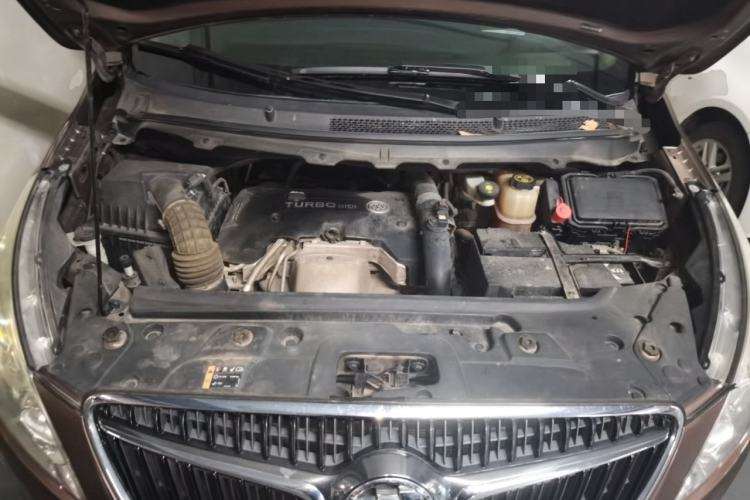 Used Buick GL8 2018 28T Prestige Version China VI Standard Engine Bay