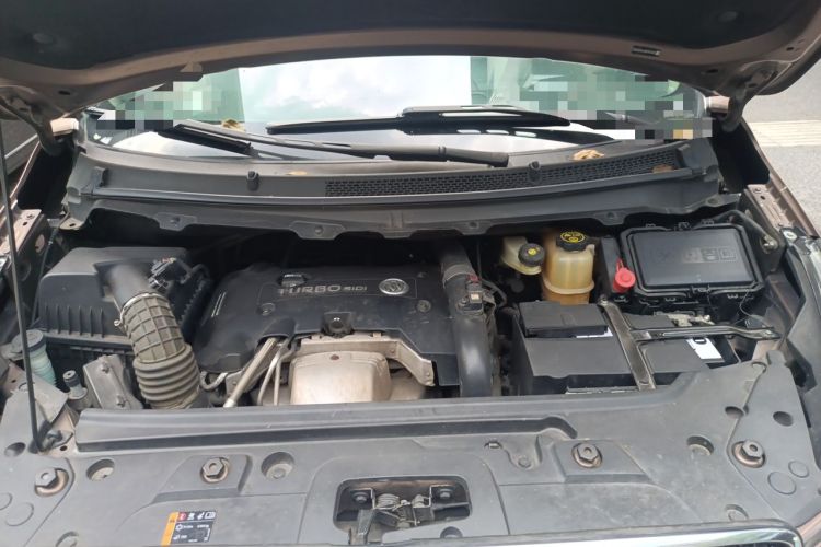Used Buick GL8 2018 28T Luxury Model China VI Standard Engine Bay
