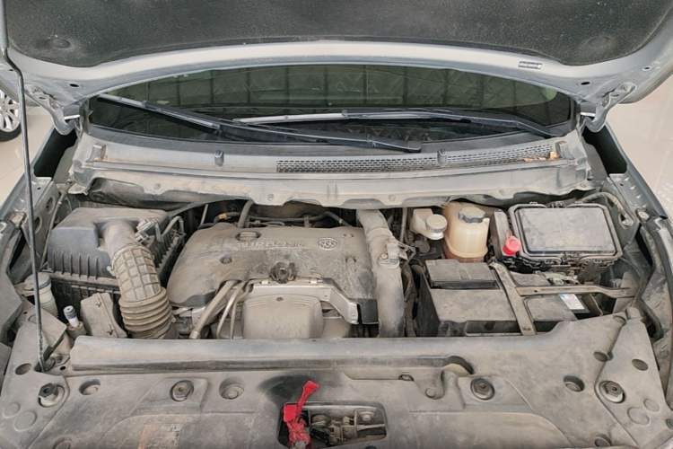 Used Buick GL8 2018 28T Prestige Version China VI Standard Engine Bay